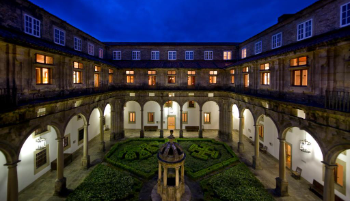 Parador de los Reyes Católicos	Courtyard