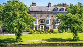 Roseleigh-Exterior-01-SML
