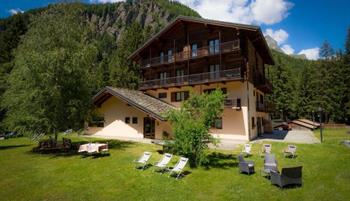 Alpine Forest Hotel
