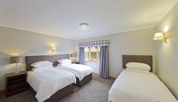 0I5D8513-family-room-none-HDR-small