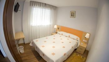Albergue-Pension O Cruceiro Da Ulla