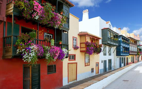 Die farbenfrohen Häuser von Santa Cruz