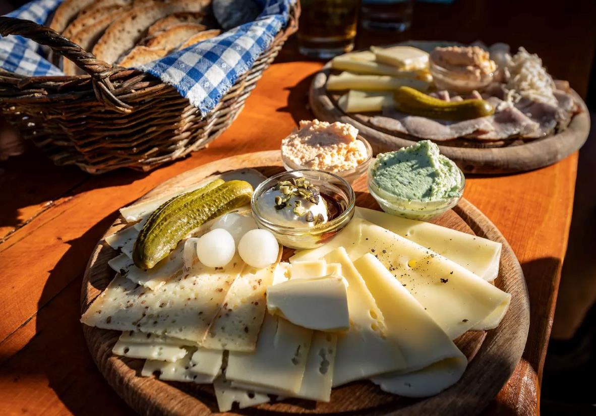 Brettljause, a typical Austrian cheeseboard