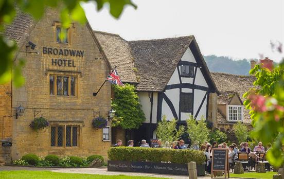 Have a pub lunch outside when the sun is shining