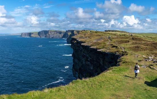 Wandern auf dem Cliffs of Moher