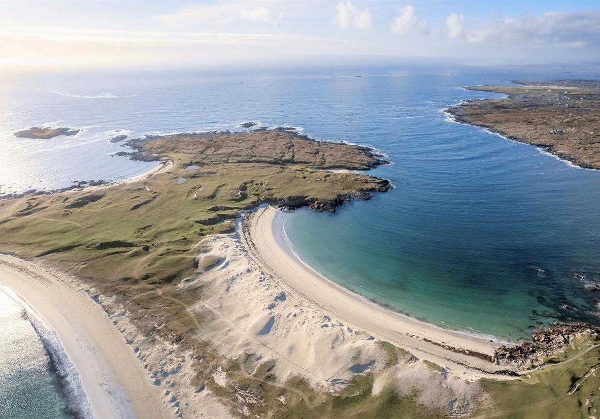 Die Zwillingsstrände Dog&apos;s Bay und Gurteen Bay