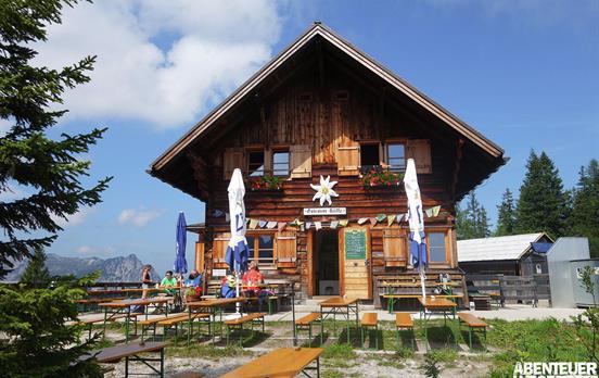 Die urige Goisererhütte lädt ein zur Rast
