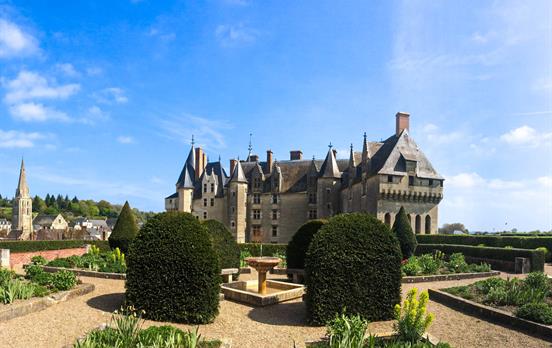 Admire the endless Loire Valley Chateaux