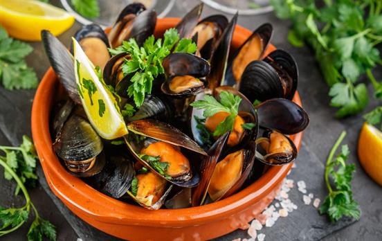 Feast on fresh-caught lobster and mussels