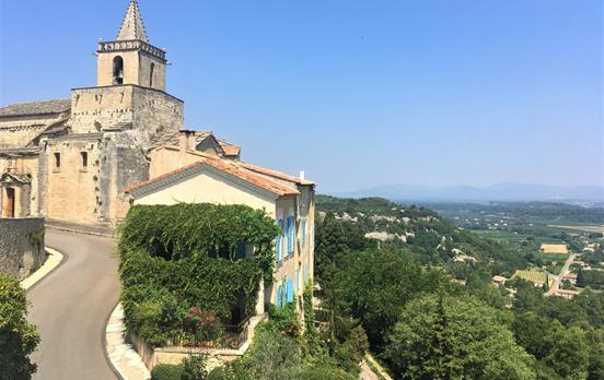 Venasque village