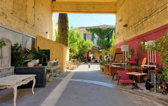 Explore L'Isle-sur-la-Sorgue!