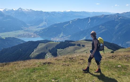 Blick auf den Zeller See und die Hohen Tauern