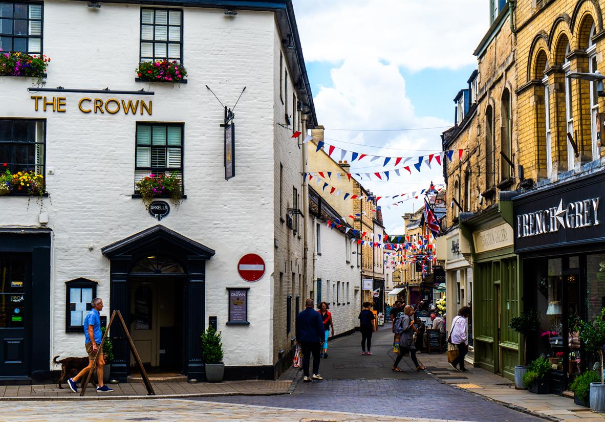 Explore the Roman town of Cirencester