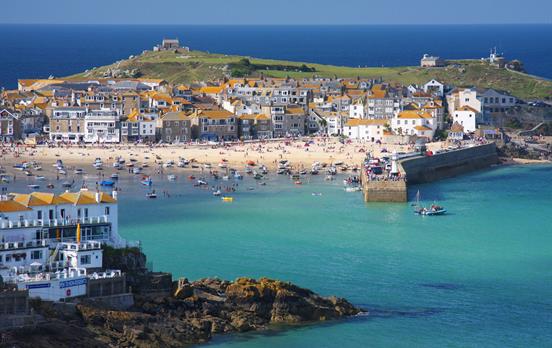 Blick auf die quirlige Hafenstadt St.Ives