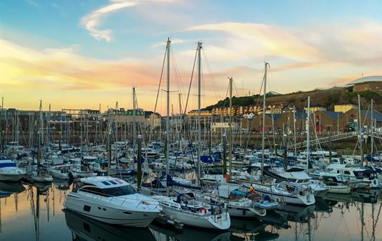 Abendstimmung am Hafen von St Helier