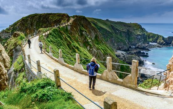 Wanderung über La Coupee, Isle of Sark