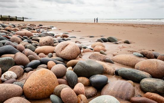 Ein Brauch: Trag einen Stein von West nach Ost