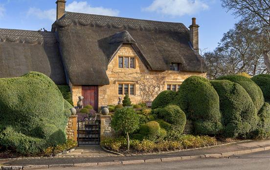 Honey thatched cottages of Chipping Campden