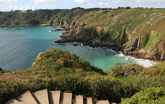 Die malerische Bucht Petit Bot