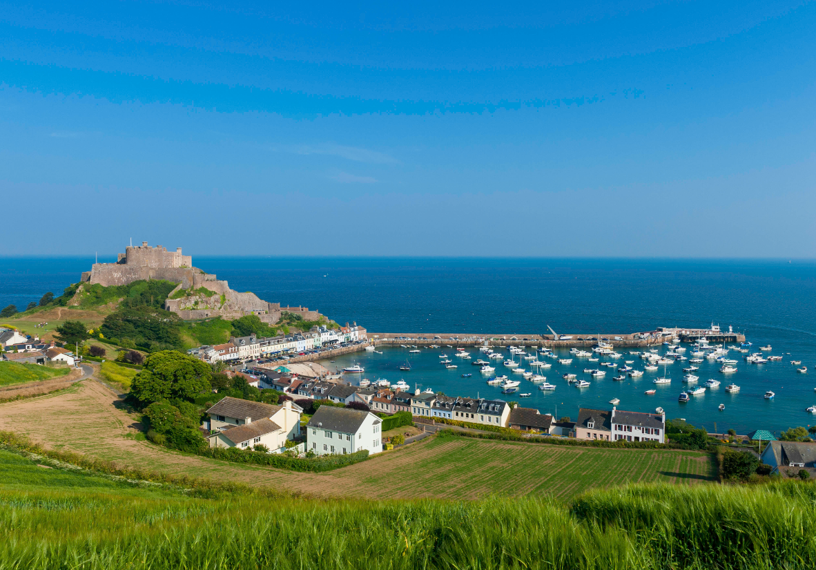 Hafen und Gorey Castle