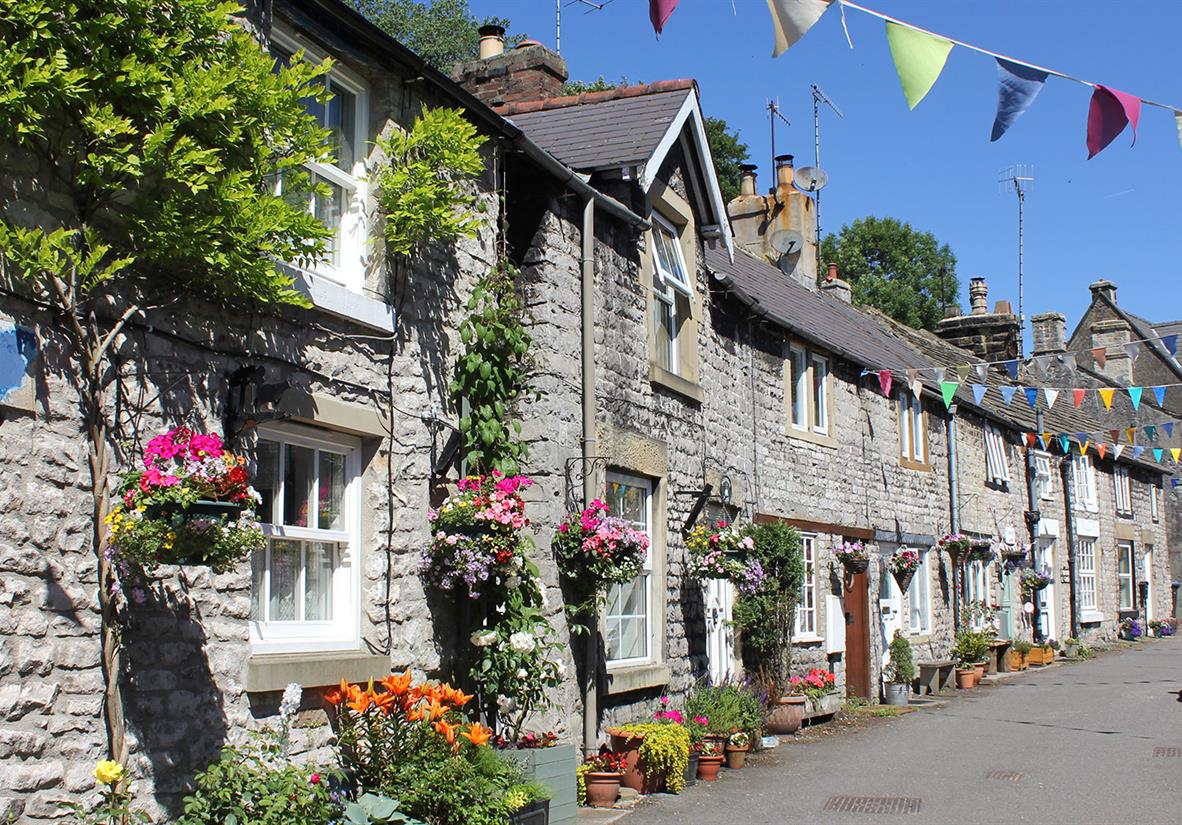 A row of stone houses in Tideswell