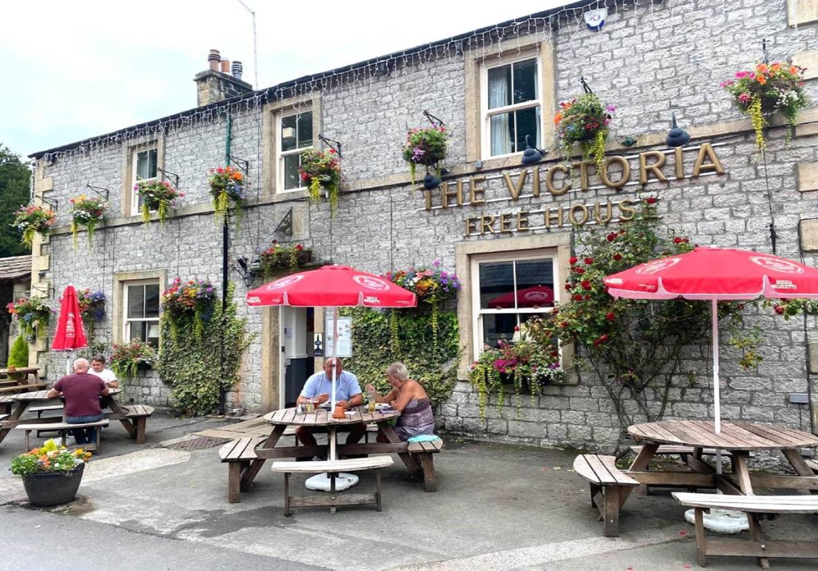 Enjoy traditional pubs - Photo: David Stott