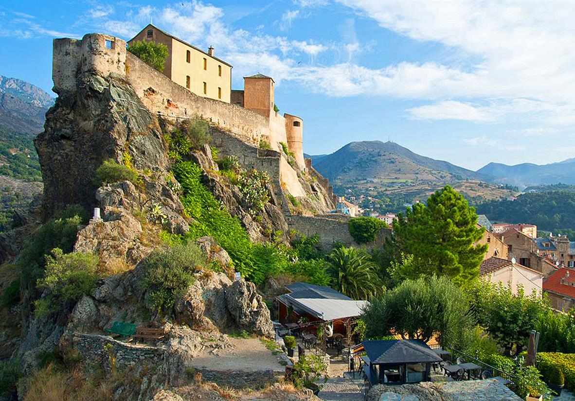 Magnificent Corte