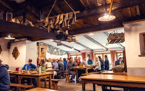 Dining room on the TMB