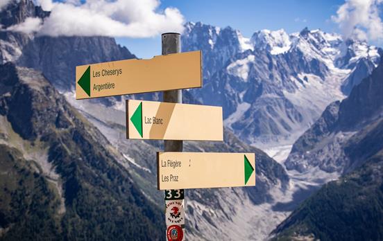 Well marked trails on the TMB