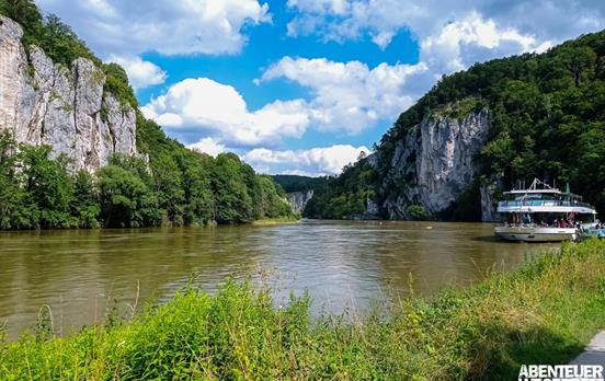 Mit dem Schiff durch den Donaudurchbruch