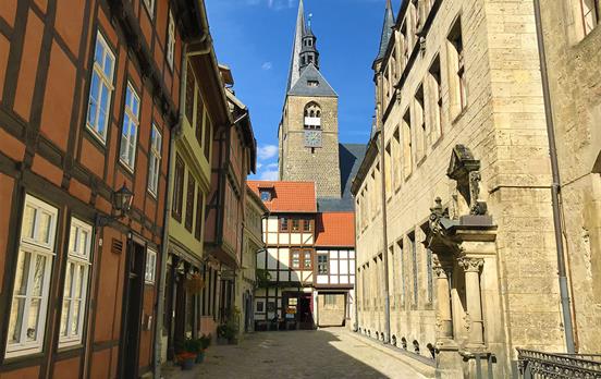 Wunderschöner Kirchturm in Quedlinburg