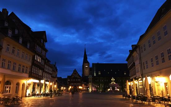 Quedlinburgs Stadtkern bei Nacht