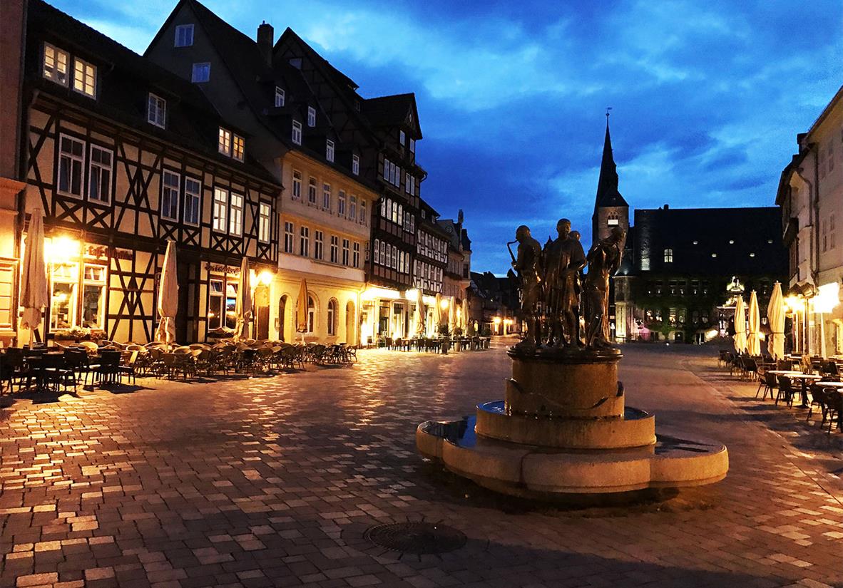 Marktplatz Quedlinburg zur blauen Stunde