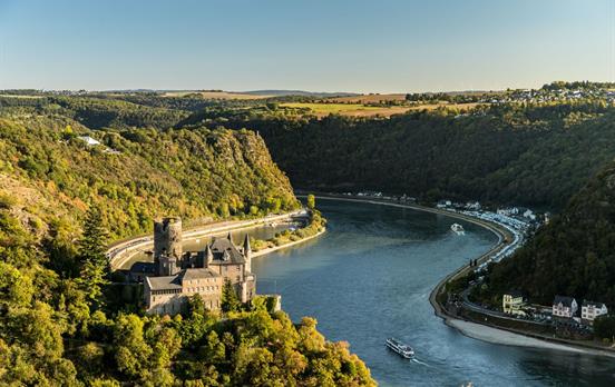 FotografDominikKetzBlickaufBurgKatzundLoreleyfelsen