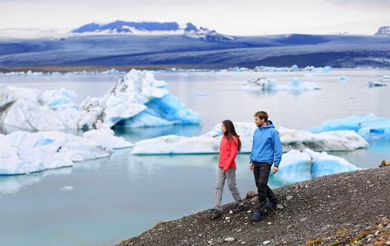 Walk along the banks of Jokulsarlon glacial lagoon