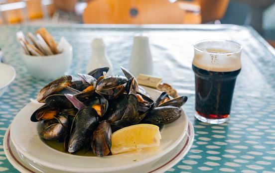 Frische Muscheln und ein dunkles Guinness