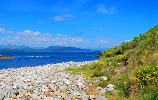 Ausblicke auf Meer und Berge