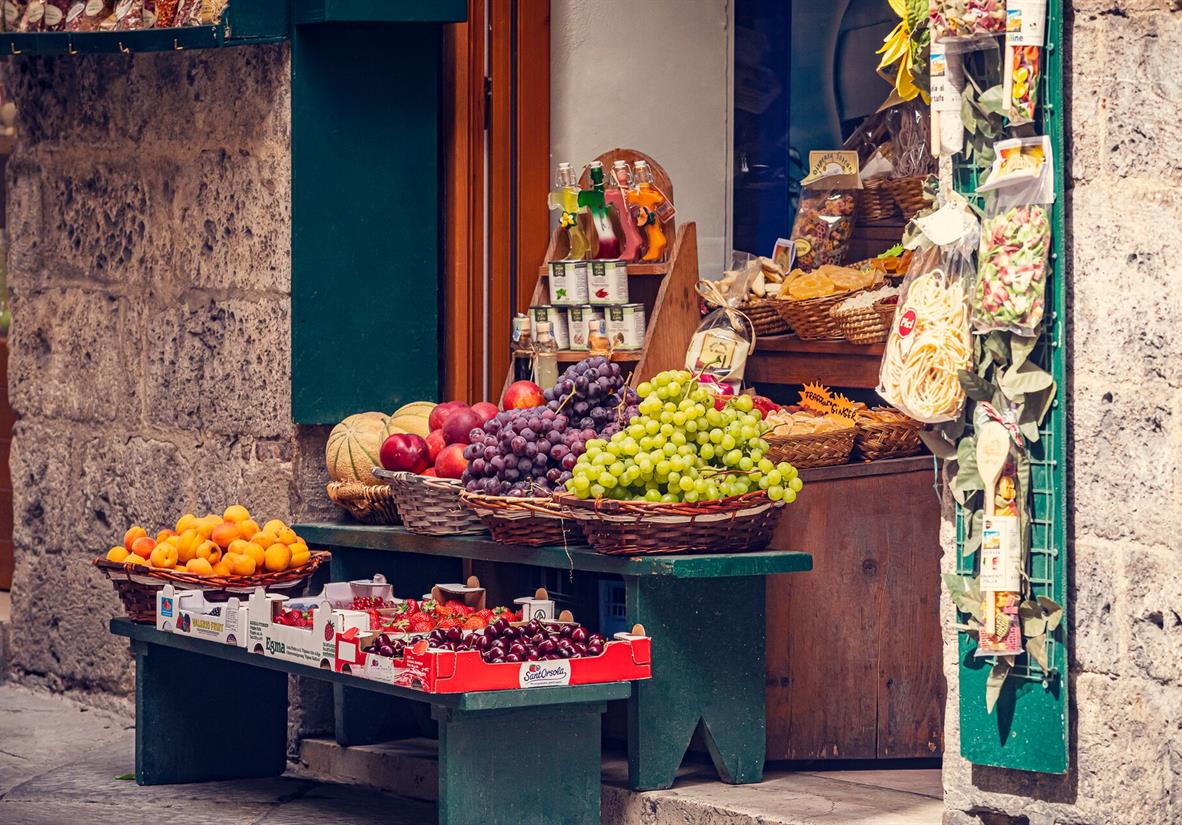 Stop at a market to buy picnic lunch supplies
