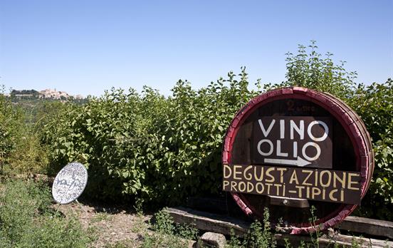 Wein und Öl aus Eigenherstellung