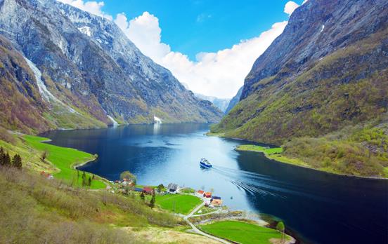 Herrliche Fjord Landschaften