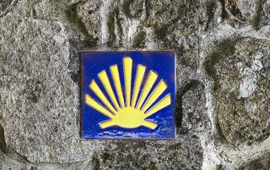 Die Jakobsmuschel zeigt den Weg