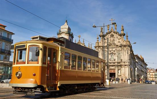 Historische Straßenbahn in Porto