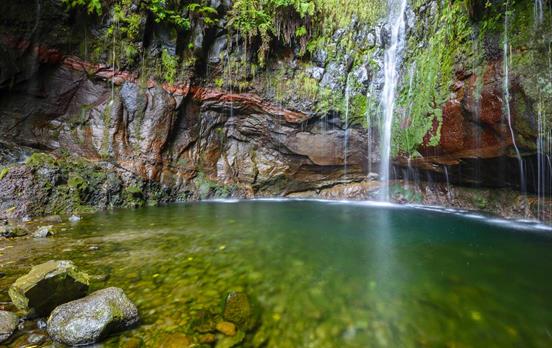 Wildbäche, Wasserfälle und glasklare Teiche