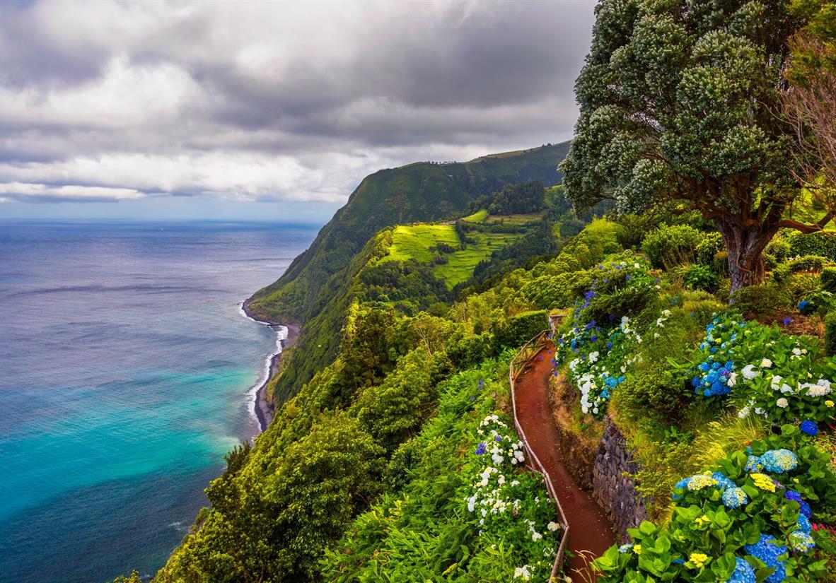 Viewpoints over turquoise blue waters