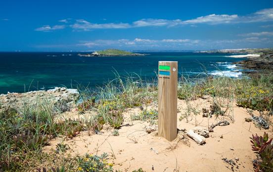 Gut markierte Pfade an der Algarve Küste