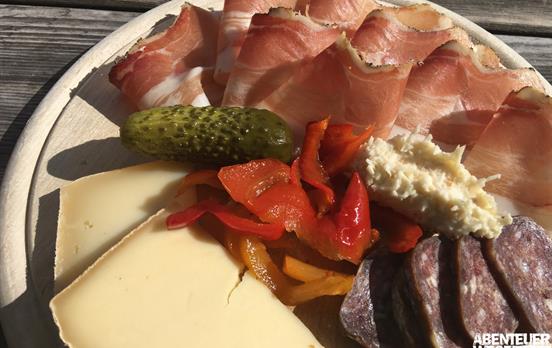 Deftige Hüttenjause auf den Hütten unterwegs