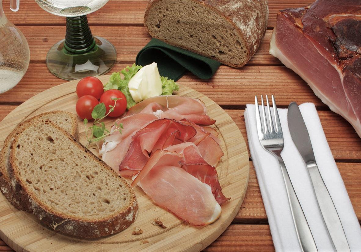 Schwarzwälder Vesper und Badischer Wein