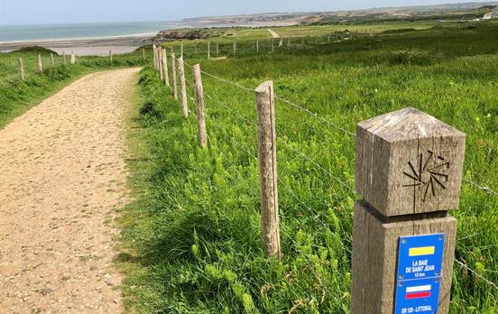 Wandern entlang der Küste bei Wimereux