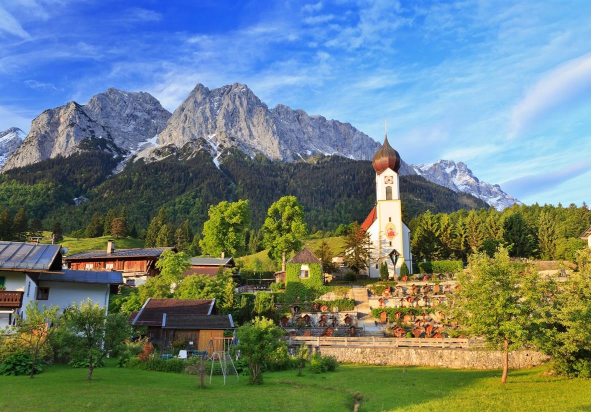 Zugspitze mit Kirche
