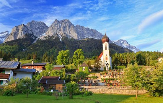 Zugspitze mit Kirche